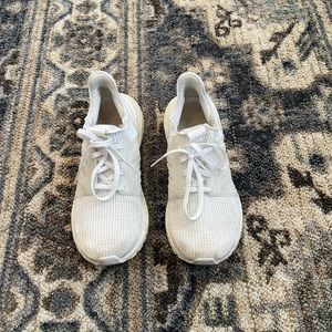 size 9 white adidas ultra boosts